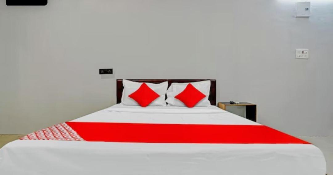 Hotel Welcome, Vip Road Vesu Surat Exterior foto